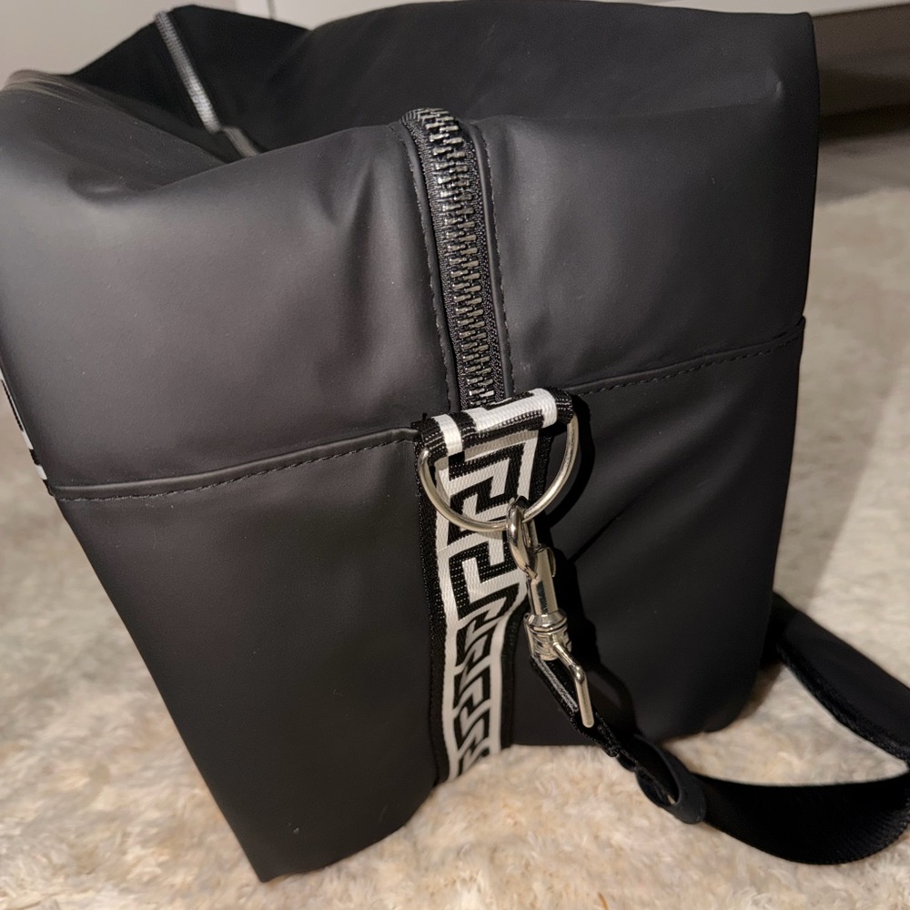 ⚡️Versace Black and White Duffel Bag⚡️ - Picture 4 of 7